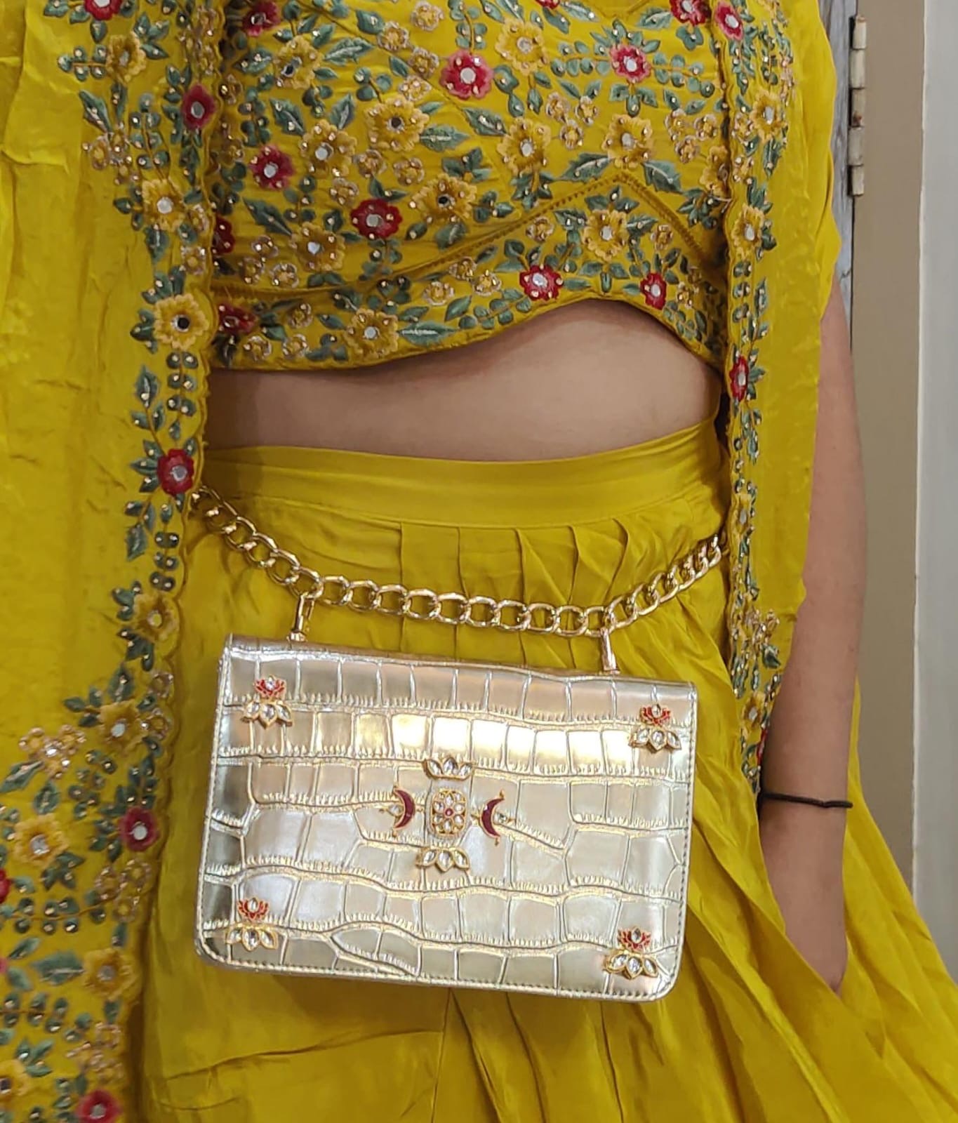 Pachi kundan Clutch best price *Pachi Kundan Collection*😍❤️  *Never Launched by anyone it’s our own designs*  *Size 8/5*  *Used in 2 ways like a sling clutch or waist bag clutch*😍  *Despatch time 2-4 working days*  *More than 10 pcs can ping me personally for price or wholesaler wants in bulk*